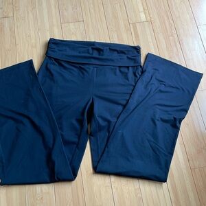 Eddie Bauer Girl on the Go travel yoga pants athleisure